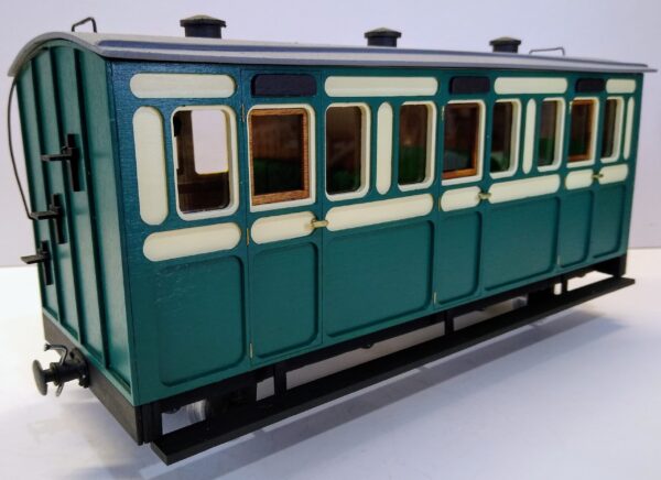 Rolling Stock Classic Freelance Green and Cream 3 compartment