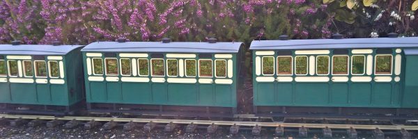 Rolling Stock Classic Freelance Green and cream main and top picture